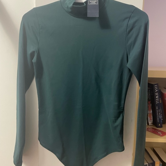 Hollister turtle neck bodysuit - Picture 2 of 3